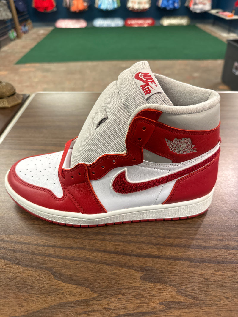 Jordan 1 Varsity Red