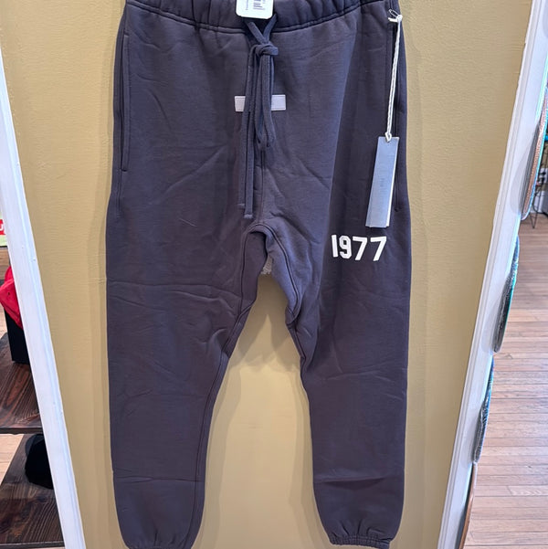Essentials Sweatpant 1977 Iron XS
